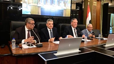 الفريق أسامة ربيع: قناة السويس مفتوحة للملاحة البحرية ويرد على مايثار حول الممرات البديلة