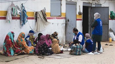 النساء تشكلن نصف المهاجرين في العالم ويجب منحهن أولوية في الحماية