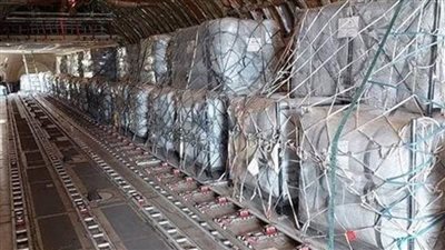 وزارة التموين: مطار العريش يستقبل ثاني طائرة مساعدات محملة بـ 1530 خيمة