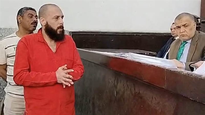 المتهم يرتدى بدلة