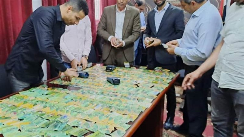 ضبط 1300 بطاقة تموينية