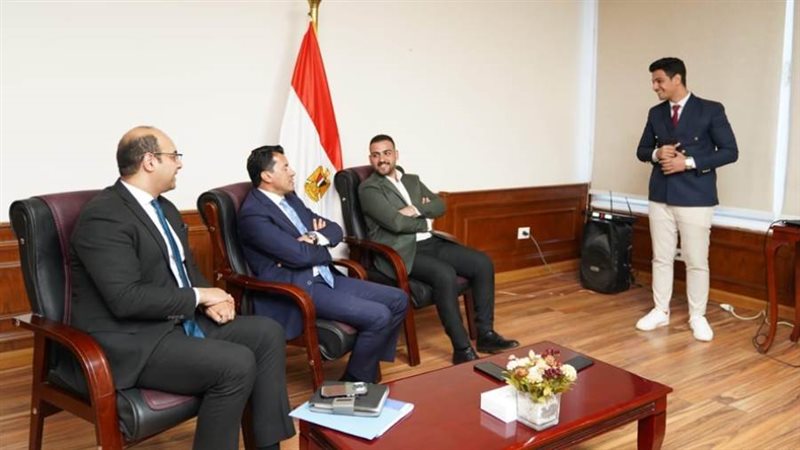 لقاء وزير الشباب