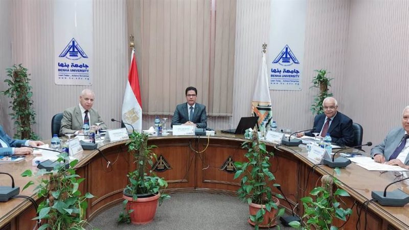 لجنة اختيار عميد