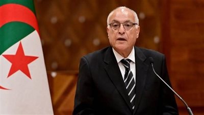 وزير الخارجية الجزائري يصل مسقط حاملا رسالة خطية إلى سلطان عمان