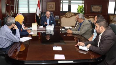 محافظ بني سويف يبحث مشروع توصيل الصرف الصحي بالمشاركة المجتمعية