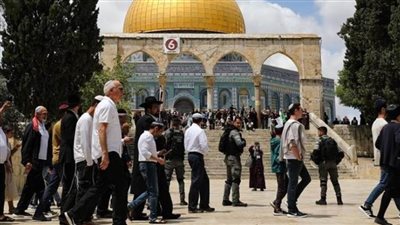 مستوطنون يقتحمون الأقصى بحماية شرطة الاحتلال الإسرائيلي
