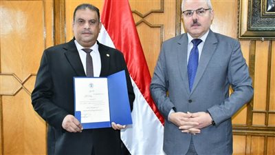 رئيس جامعة قناة السويس يُكلف شريف فاروق بالعمل أمينًا عامًا للجامعة