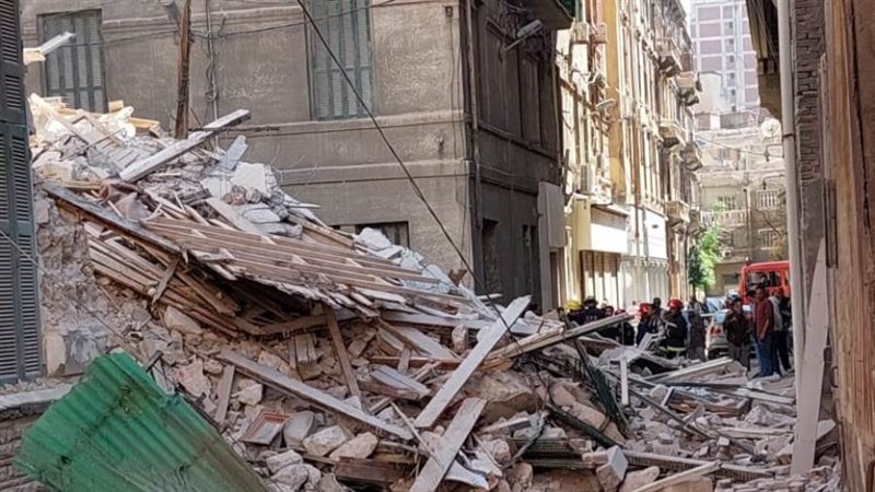 انهيار عقار بالعطارين