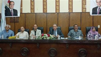 وكيل تعليم أسيوط يبحث التجهيزات النهائية لامتحان الشهادة الإعدادية 
