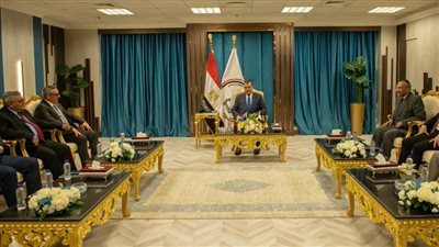 وزير الدولة للإنتاج الحربي يبحث مع رئيس لجنة الصناعة العسكرية الأرمينية أوجه التعاون المشترك