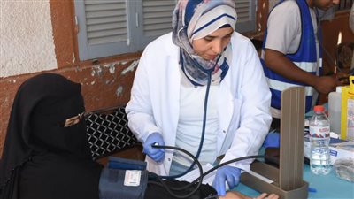 جامعة عين شمس تطلق قافلة تنموية شاملة لقرية أولاد يحيى بمحافظة سوهاج 