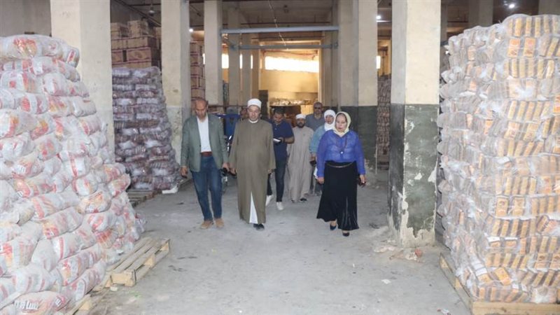 توزيع سكر وأرز على