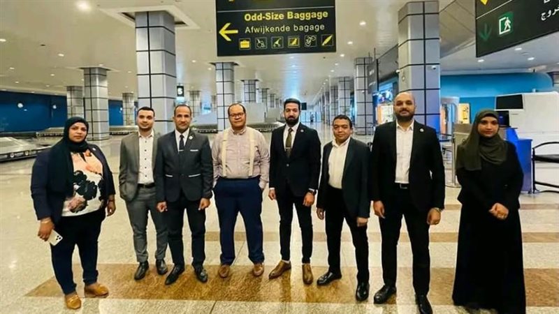 موظفي جمارك مطار