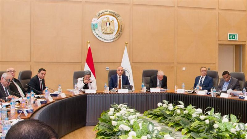 وزيرة البيئة ومحافظ