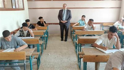 وكيل تعليم بني سويف يتابع امتحانات نهاية العام للشهادة الإعدادية