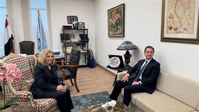 مشيرة خطاب وشوفالييه يناقشان التعاون المشترك