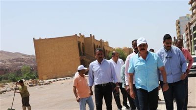 محافظ أسوان يؤكد على الاستثمار الأمثل لمشروع خان أسوان التجاري بالمدخل الشمالي