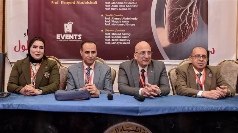 منصة مؤتمر البحيرة