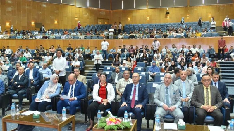 جانب من الندوة