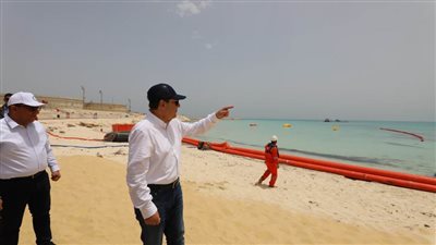 وزير البترول يشارك فى مناورة بحرية بترولية بالمياه العميقة