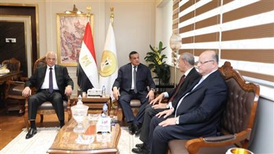 وزير التنمية يبحث مع محافظي القاهرة والقليوبية والجيزة التصالحات والخطة الاستثمارية