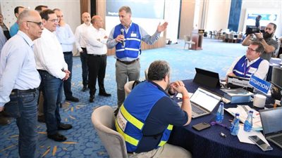 وزير البترول يتفقد غرفة مكافحة التلوث البيئي بميناء الحمراء بالعلمين 