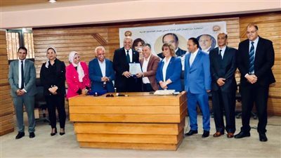 الاتحاد المحلي لعمال العاصمة الإدارية يحتفل بعيد العمال ويكرم عددًا من العاملين 