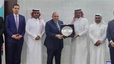 القنصل العام بالرياض يلتقي رئيس اللجنة الوطنية للجان العمالية بالمملكة