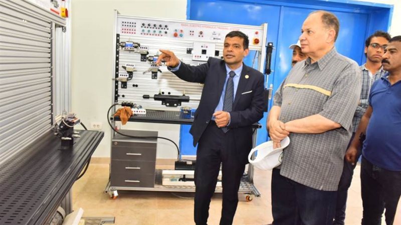 جانب من زيارة المحافظ