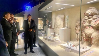 عيسى يقوم بجولة تفقدية بمتحف شرم الشيخ