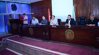 التغذية الرياضية للسباحين.. ندوة تنظمها التربية الرياضية بسوهاج مع اتحاد السباحة