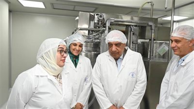 في زيارة ميدانية.. وزير قطاع الأعمال العام يتفقد مصانع الشركة العربية للأدوية (ادكو)
