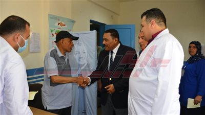 محافظ مطروح يتفقد أعمال القافلة الطبية المجانية للجنة الطبية العليا والاستغاثات بمجلس الوزراء 