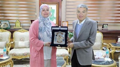 محافظ المنيا يكرم منال أبوسمرة مقررة المجلس القومي للمرأة