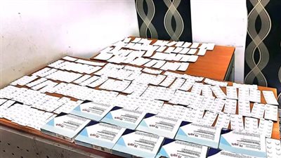 جمارك مطار الغردقة تضبط 1610 أقراص ترامادول و100 عبوة لاصقة أفيون