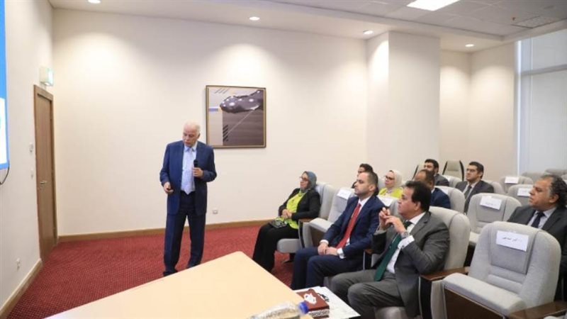 وزير الصحة خلال افتتاح