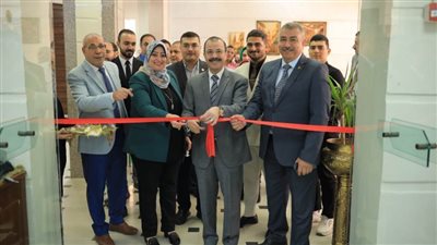 نائب رئيس جامعة بنها لشؤون خدمة المجتمع وتنمية البيئة يفتتح معرض المشروعات الطلابية 