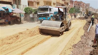  بالصور.. محافظ الغربية يتابع أعمال رصف وتطوير شارع عمر زعفان ببسيون 