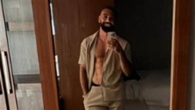 محمد صلاح بقصة شعر جديدة في إجازة الصيف