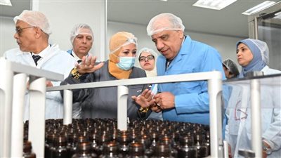 وزير قطاع الأعمال يتفقد مشروعات تحديث وتطوير خطوط الإنتاج بـ