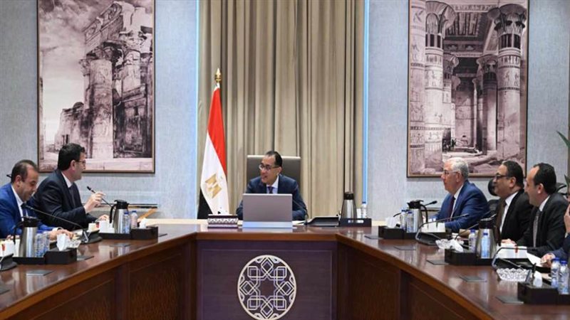 رئيس الوزراء خلال