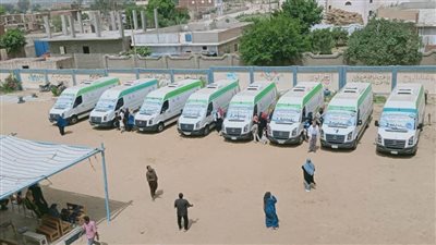 محافظ الإسماعيلية يتابع تقديم الخدمة الطبية بالبعالوة الصغرى في أول أيام القافلة الطبية