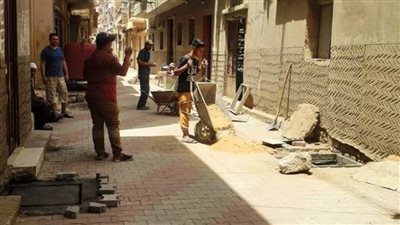 استمرار أعمال تركيب بلاط الإنترلوك بتفرعات شارع التحرير بجزيرة الخزندارية