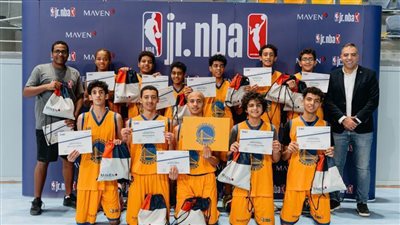 بطل الدوري الأمريكي للمحترفين «NBA» خمس مرات في زيارة مفاجئة إلى مصر