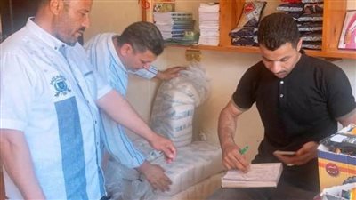 ضبط تاجر تموين لبيعه 6 آلاف عبوة سكر وزيت في السوق السوداء 