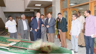 محافظ أسيوط يسلم 60 مركب صيد  للأسر الأولى بالرعاية 