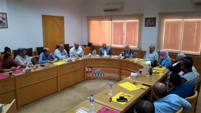  نقابة العاملين بالبناء والأخشاب تعقد اجتماعًا مع قيادات اللجان بشركات الطرق والكباري 