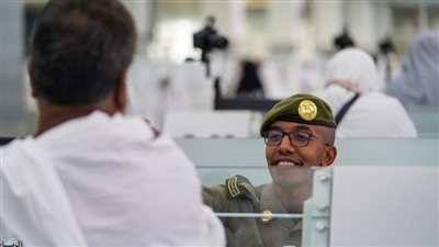 الجوازات السعودية تستقبل ضيوف الرحمن القادمين لأداء الحج وإنهاء إجراءاتهم بكل يسر وسهولة