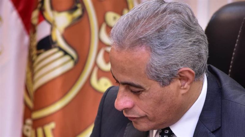 وزير العمل حسن شحاتة
