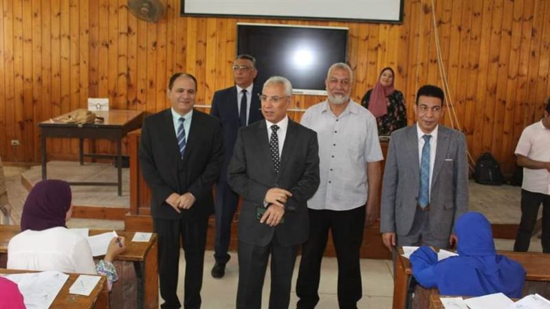 رئيس الجامعة يتفقد